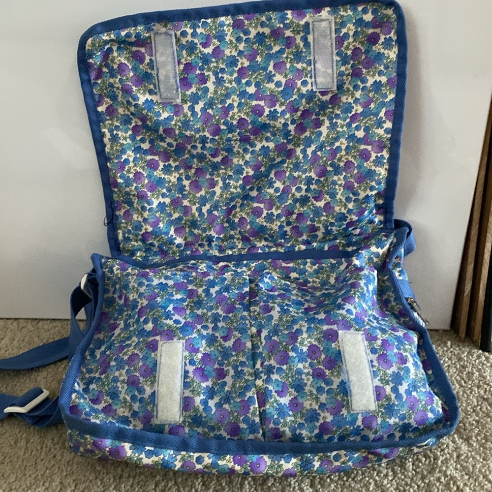 LeSportsac Messenger Bag - Picture 2 of 12